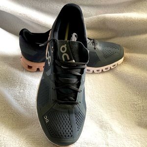 Size 7 On Cloudflow Rock/Rose running shoes